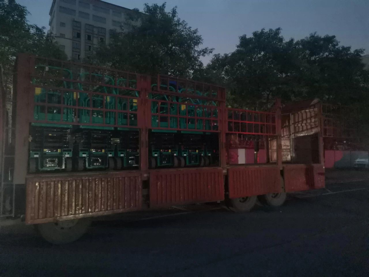 30小時，8個人，10臺裝備，我們說到做到！