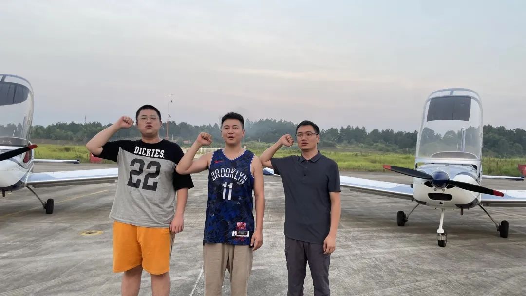 沖上云霄！湖南山河通航學(xué)員成功單飛